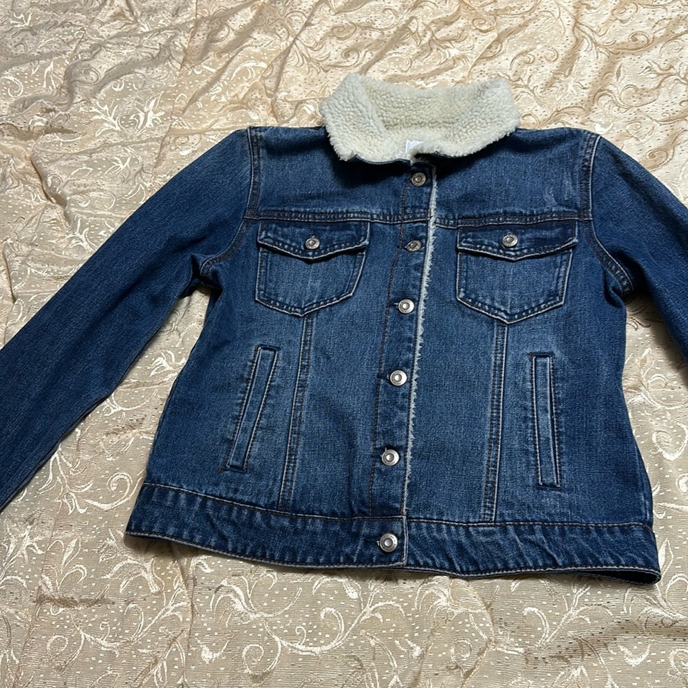 Cute Kensie Jean Jacket w/ Faux Fur Collar